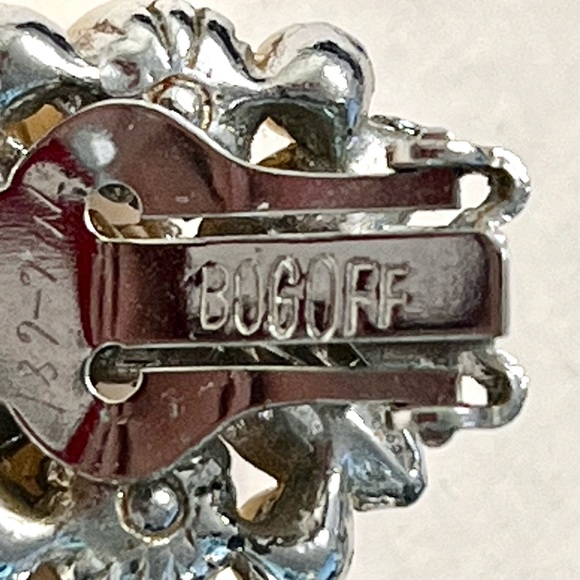 BOGOFF Faux Pearl Clear Rhinestone Silver Tone Clip‎ On Earrings Signed Vintage - Picture 5 of 5